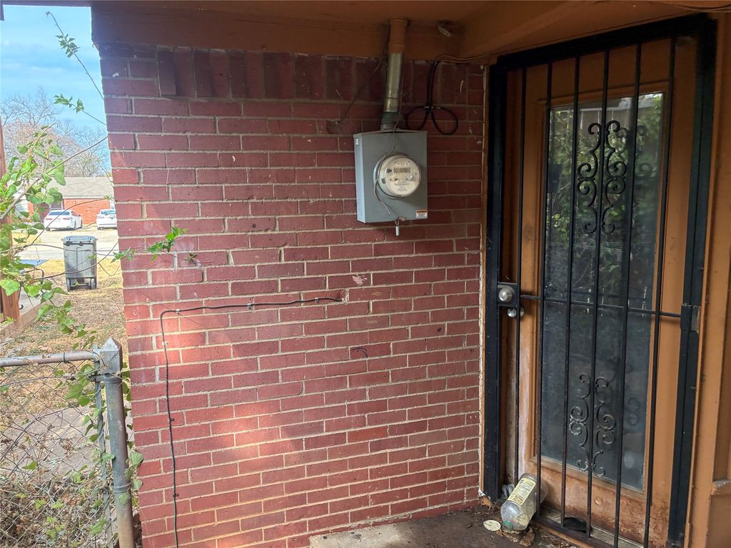 1424 Cloverdale Drive, Fort Worth, TX 76134 — photo 4