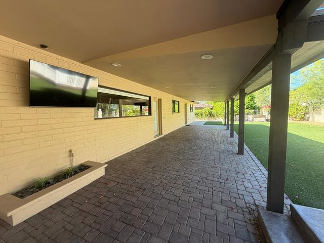 9225 N Arroya Vista Drive W, Phoenix, AZ 85028