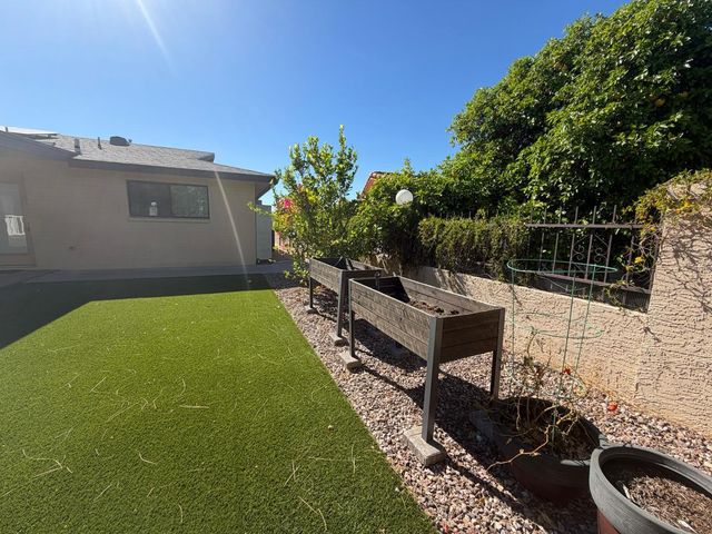 9225 N Arroya Vista Drive W, Phoenix, AZ 85028