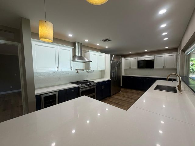 9225 N Arroya Vista Drive W, Phoenix, AZ 85028