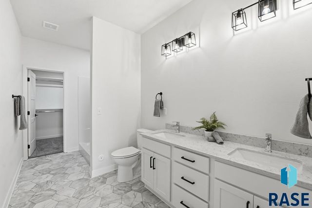 6207 S Hunt Pl Place, Sioux Falls, SD 57106