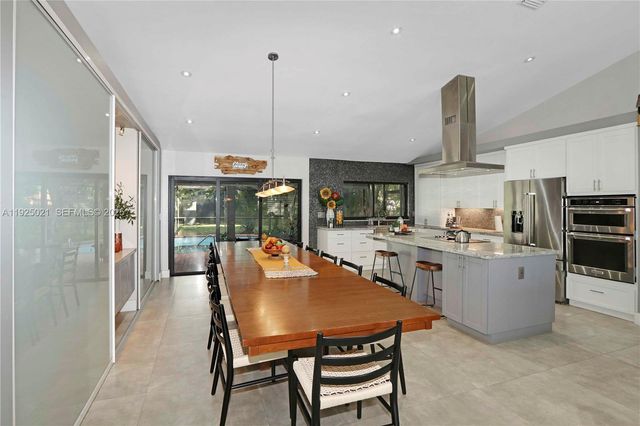 10255 SW 96th Ter, Miami, FL 33176