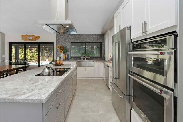 10255 SW 96th Ter, Miami, FL 33176