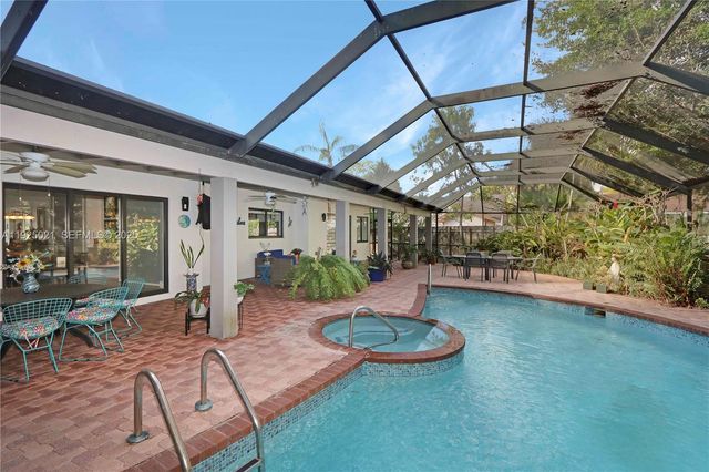 10255 SW 96th Ter, Miami, FL 33176