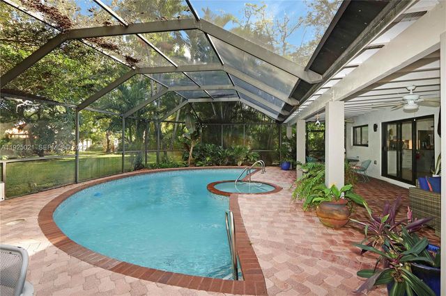 10255 SW 96th Ter, Miami, FL 33176