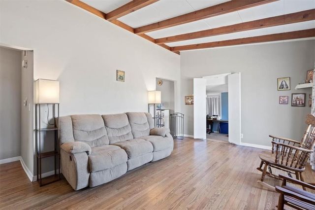 7036 N Harrison Street, Gladstone, MO 64118