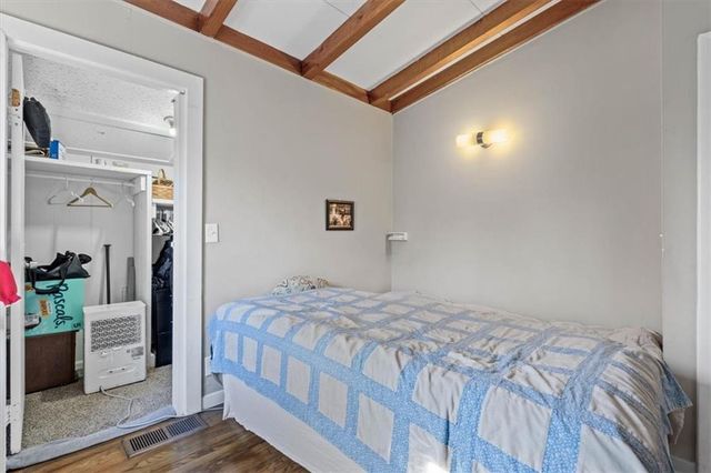 7036 N Harrison Street, Gladstone, MO 64118