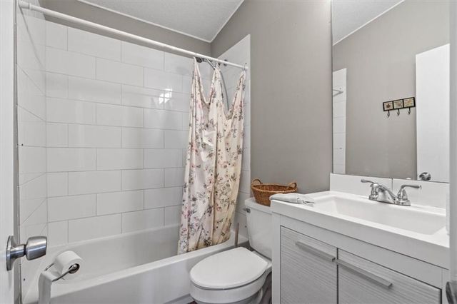 7036 N Harrison Street, Gladstone, MO 64118