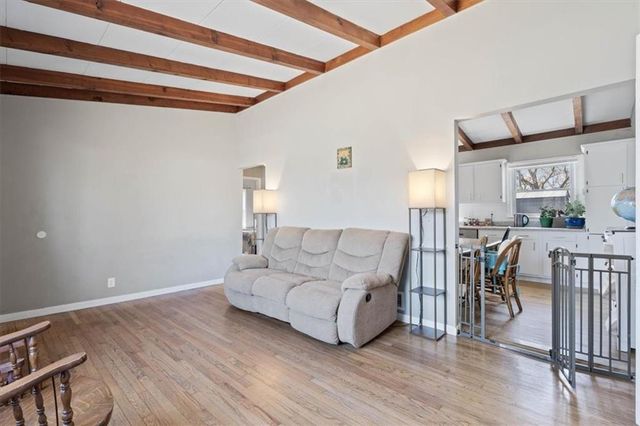 7036 N Harrison Street, Gladstone, MO 64118