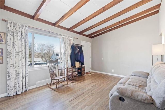 7036 N Harrison Street, Gladstone, MO 64118