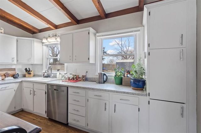 7036 N Harrison Street, Gladstone, MO 64118