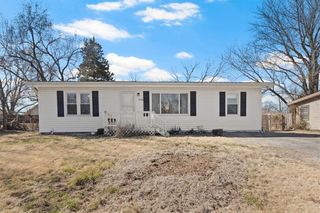 7036 N Harrison Street, Gladstone, MO 64118