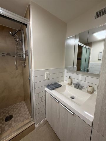 2791 N Pine Island Road 302, Sunrise, FL 33322