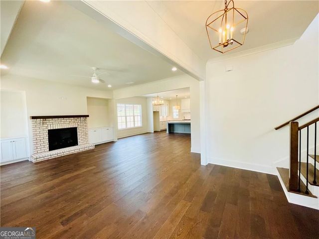 212 Suwanee Avenue, Suwanee, GA 30024