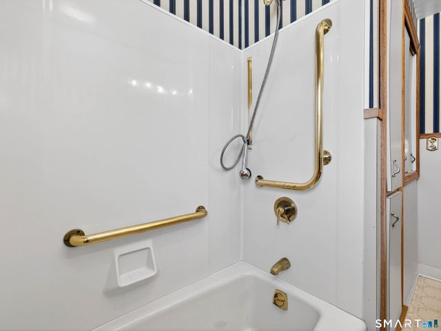 42 Roseleah Drive, Waterford, CT 06385