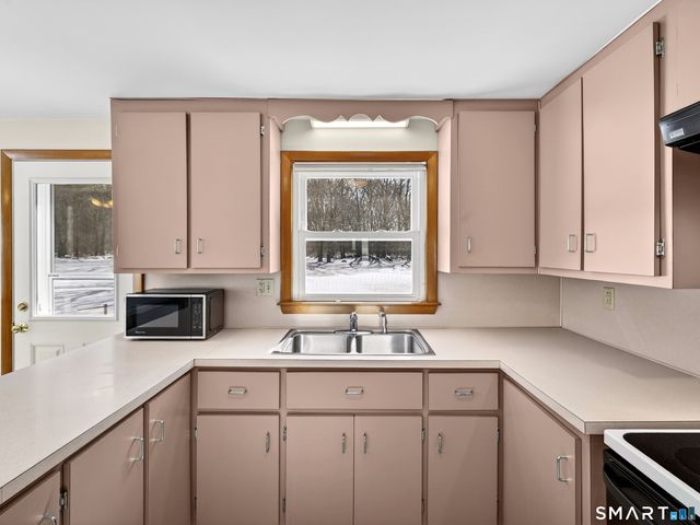 42 Roseleah Drive, Waterford, CT 06385