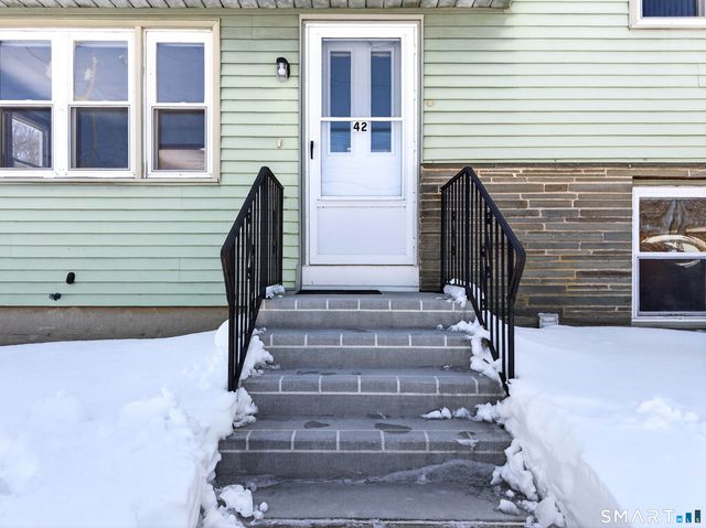 42 Roseleah Drive, Waterford, CT 06385