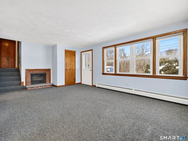 42 Roseleah Drive, Waterford, CT 06385