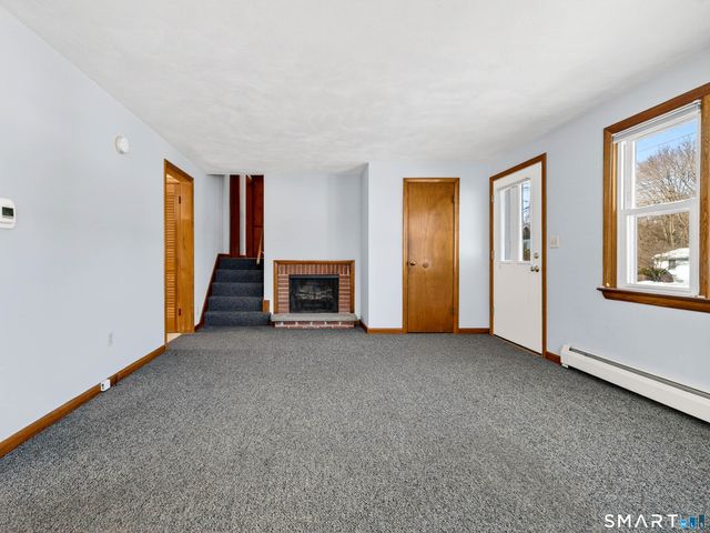 42 Roseleah Drive, Waterford, CT 06385