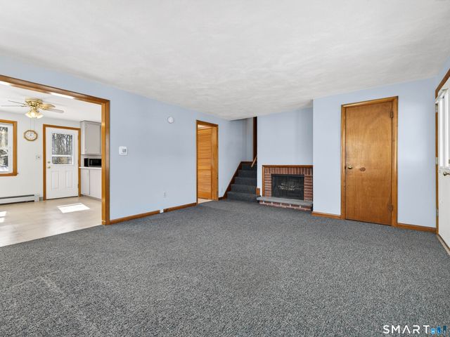 42 Roseleah Drive, Waterford, CT 06385