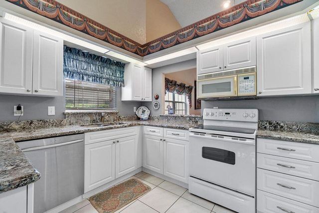 7922 Sandy Pointe Drive, Delray Beach, FL 33446