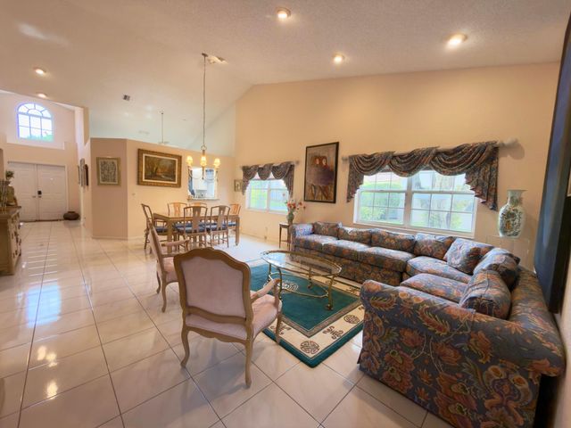 7922 Sandy Pointe Drive, Delray Beach, FL 33446