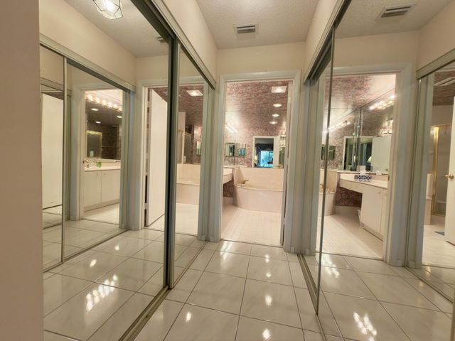 7922 Sandy Pointe Drive, Delray Beach, FL 33446