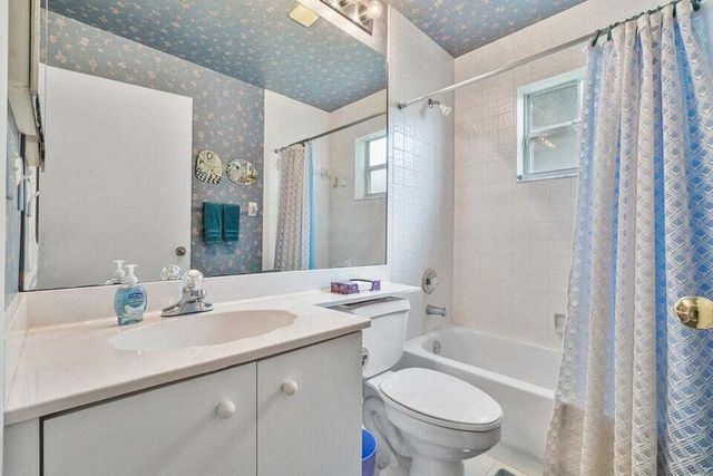 7922 Sandy Pointe Drive, Delray Beach, FL 33446