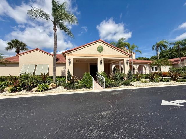 7922 Sandy Pointe Drive, Delray Beach, FL 33446