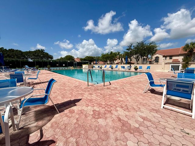 7922 Sandy Pointe Drive, Delray Beach, FL 33446
