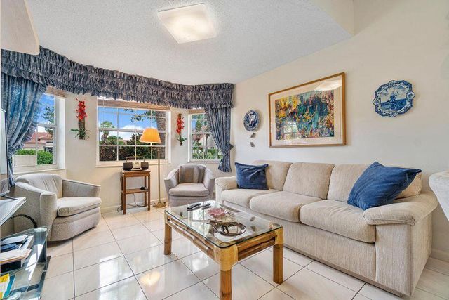 7922 Sandy Pointe Drive, Delray Beach, FL 33446