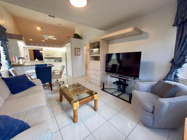 7922 Sandy Pointe Drive, Delray Beach, FL 33446
