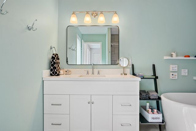 16 Gowing Lane, Amherst, NH 03031