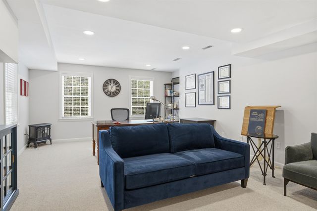 16 Gowing Lane, Amherst, NH 03031