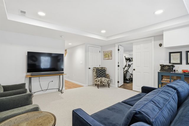 16 Gowing Lane, Amherst, NH 03031