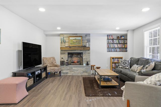 16 Gowing Lane, Amherst, NH 03031