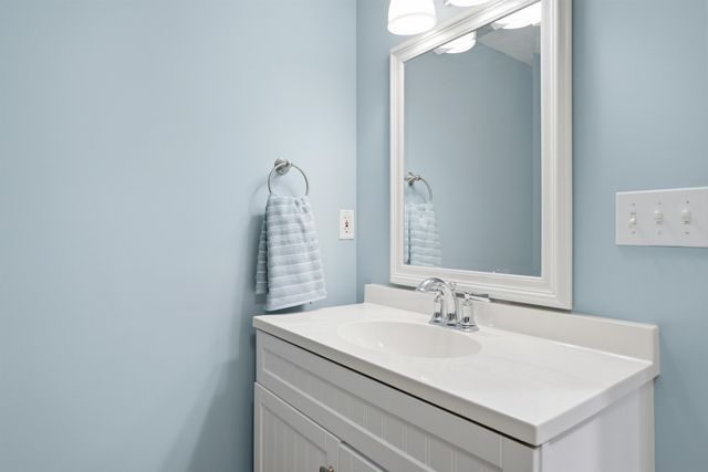 16 Gowing Lane, Amherst, NH 03031