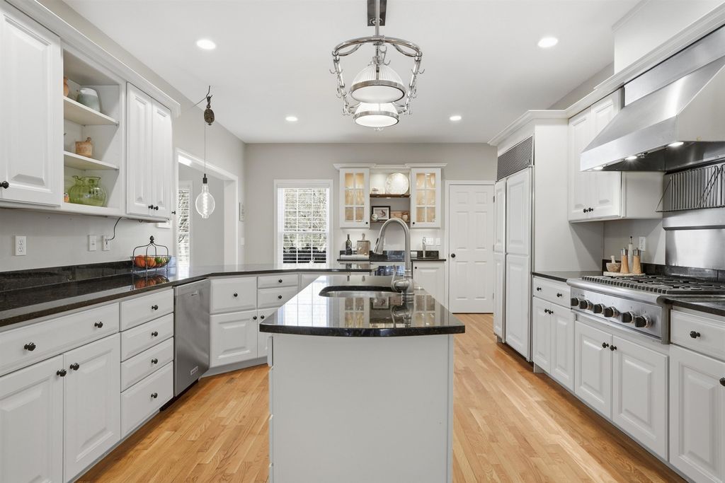 16 Gowing Lane, Amherst, NH 03031