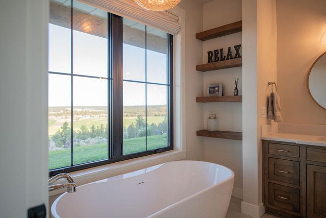 9909 NW Coyner Avenue, Redmond, OR 97756