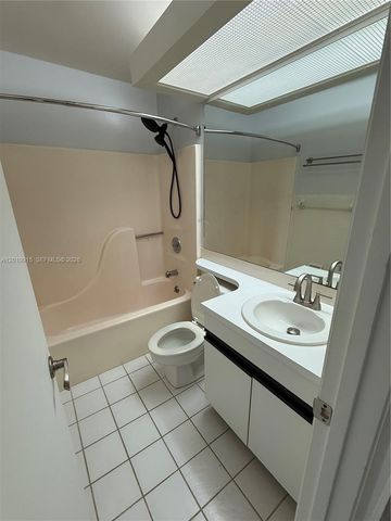 18 Lake Vista Trl Apt 204, Port St Lucie, FL 34952