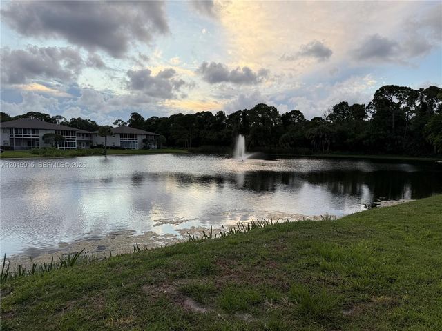 18 Lake Vista Trl Apt 204, Port St Lucie, FL 34952