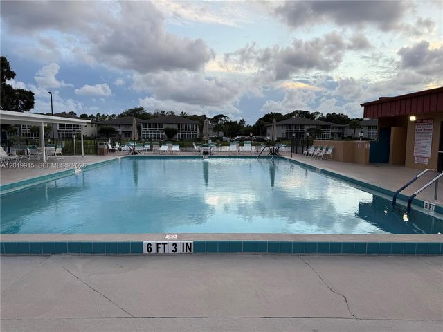 18 Lake Vista Trl Apt 204, Port St Lucie, FL 34952
