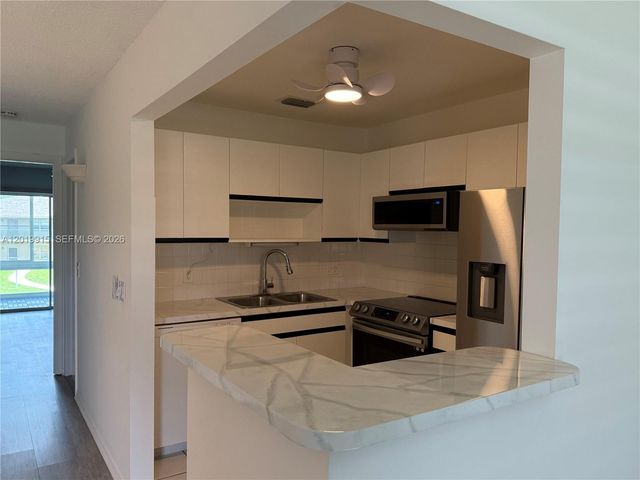 18 Lake Vista Trl Apt 204, Port St Lucie, FL 34952