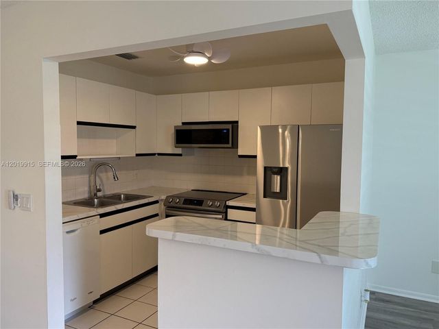 18 Lake Vista Trl Apt 204, Port St Lucie, FL 34952