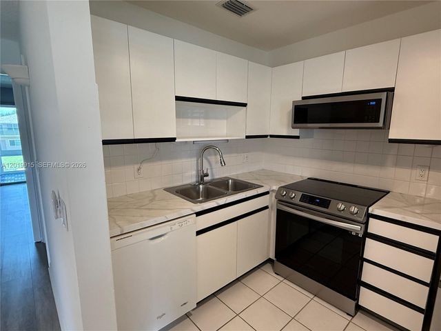 18 Lake Vista Trl Apt 204, Port St Lucie, FL 34952