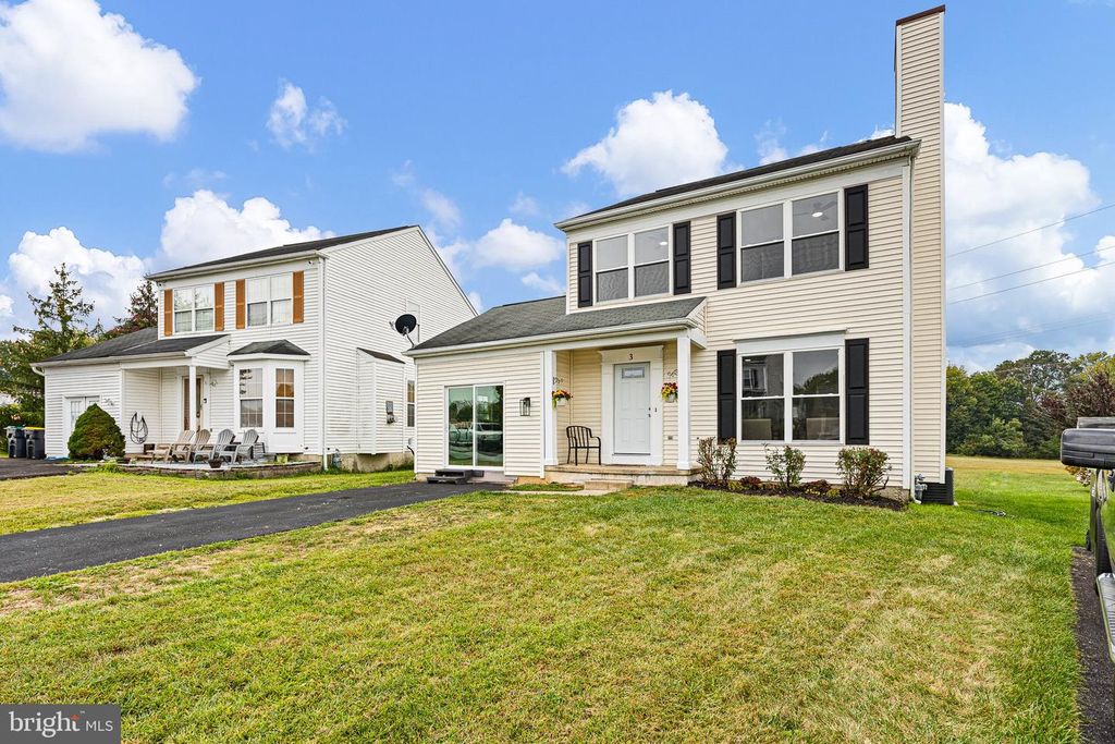 3 SIR THOMAS LN, Newark, DE 19702
