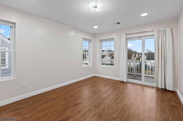 33 Mcauliffe Dr, North Brunswick Twp., NJ 08902