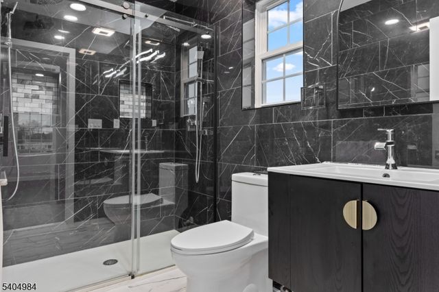 33 Mcauliffe Dr, North Brunswick Twp., NJ 08902