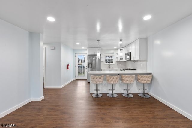 33 Mcauliffe Dr, North Brunswick Twp., NJ 08902