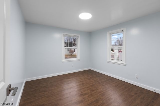 33 Mcauliffe Dr, North Brunswick Twp., NJ 08902